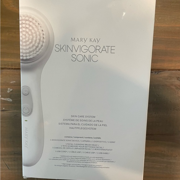 Mary Kay Cleansing Brush - Picture 1 of 2
